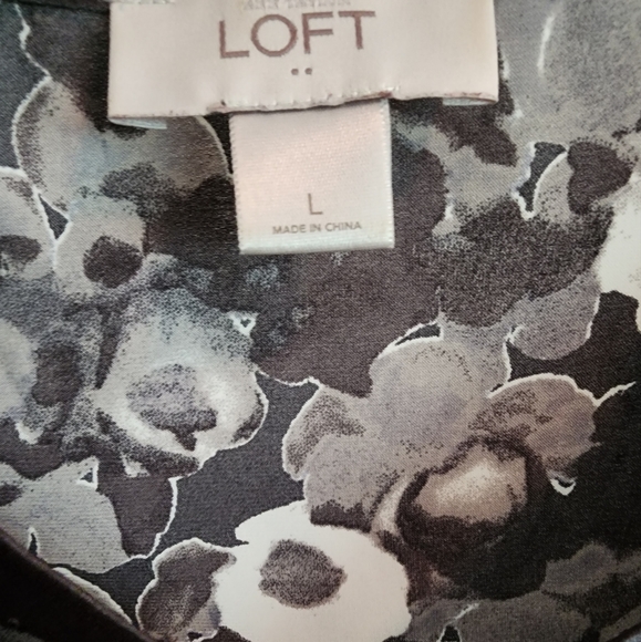 LOFT black gray floral sleeveless ruffle v-neck Large - Picture 4 of 7